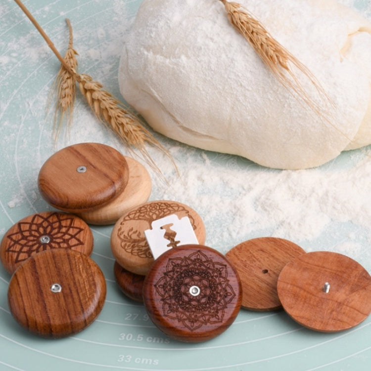 Coltello tondo per baguette per pane Coltello per tagliare il pane a doppia faccia in legno con 5 lame, Beech, Flower Pear Wood, Pattern 1 Flower Pear Wood, Pattern 2 Flower Pear Wood, Pattern 3 Flower Pear Wood, Pattern 4 Flower Pear Wood             ...