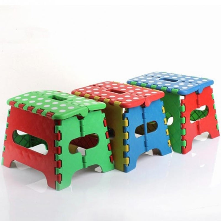 Sgabello pieghevole portatile in plastica spessa per bambini Strumento per attività all'aperto Necessità di viaggio a casa, consegna casuale di colori, Folding Stool