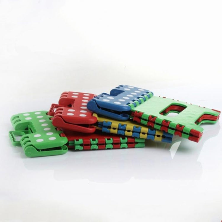 Sgabello pieghevole portatile in plastica spessa per bambini Strumento per attività all'aperto Necessità di viaggio a casa, consegna casuale di colori, Folding Stool