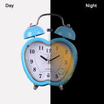 Orologio da tavolo muto da comodino a forma di mela per bambini. Sveglia digitale con campana in metallo