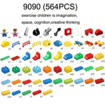 Bambini che assemblano un set di giocattoli da costruzione, 9090 (564 PCS), 9090 (440 PCS), 45002 (94 PCS), 45002 (139 PCS), 9656 (102 PCS), 9656 (135 PCS), 9076 (147 PCS), 9076 (170 PCS)