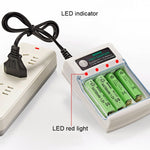 Caricabatterie 4 slot per batterie AA e AAA Ni-MH/Ni-CD