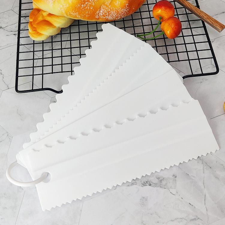 4 pezzi / set raschietto per crema in plastica PP spianatrice per torta al forno a doppio lato a dente di sega, 4 PCS / Set White, 4 PCS / Set Yellow, 4 PCS / Set Sky Blue, 4 PCS / Set Pink