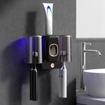 Sterilizzatore intelligente per spazzolini da denti con tecnologia UV e supporto da parete.