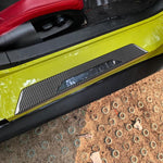 Adesivi decorativi per battitacco per Chevrolet Corvette C8, set da 2 pezzi.
