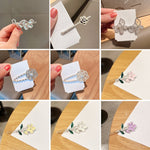 10 fermagli per capelli alla moda con strass, copricapo da donna, stili:, 181 Water Drop, 293 Mountain Camellia Flower, 012 Butterfly Silver, 360 Diamond, 360 Pearl, 256 Little Polly Pink, 256 Little Flower Yellow, 256 Little Flowers White             ...