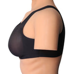 Intimo crossdressing con seno finto in silicone