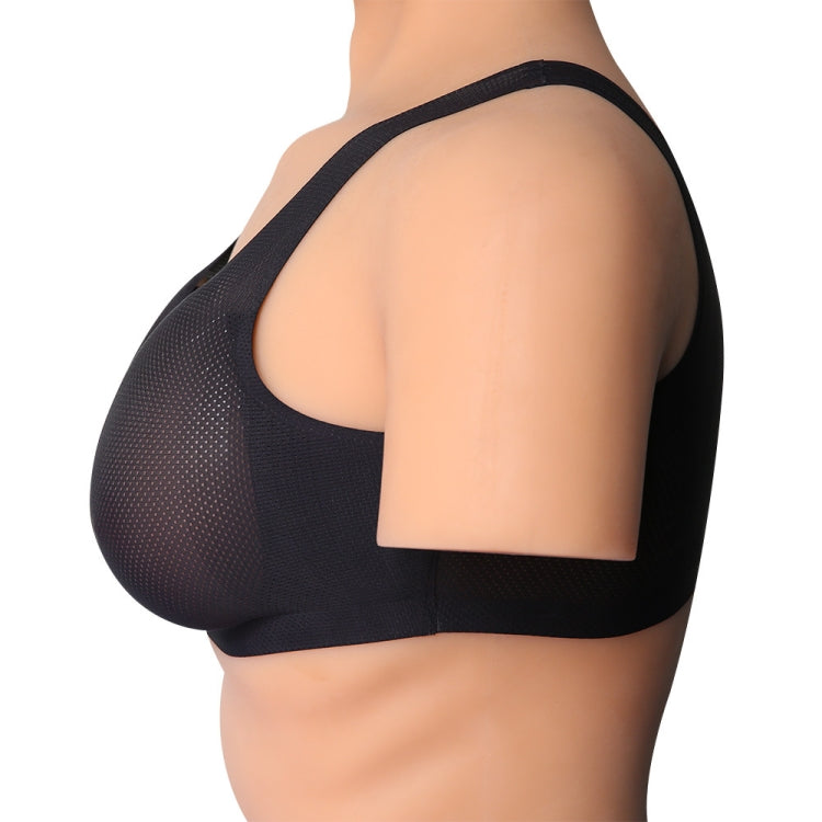 Intimo crossdressing con seno finto in silicone