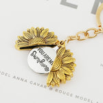 La forma dei girasoli in lega può aprire il pendente degli accessori con incisione a doppio lato, N2003-27 Ancient Gold Keychain, N2003-28 Ancient Gold Keychain, N2003-22 Ancient Gold Necklace, N2003-23 Ancient Silver Necklace