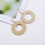 Orecchini intrecciati fatti a mano con vite di bambù Orecchini stile Bosomia, E2002-1 Ear Hook Circle, E2002-2 Black Frame, E2002-3 Yellow Frame, E2002-4 Blue Frame, E2002-5 Knock Pattern Circle, E2002-6 Knock Pattern Deep Cake                         ...