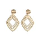 Orecchini intrecciati fatti a mano con vite di bambù Orecchini stile Bosomia, E2002-1 Ear Hook Circle, E2002-2 Black Frame, E2002-3 Yellow Frame, E2002-4 Blue Frame, E2002-5 Knock Pattern Circle, E2002-6 Knock Pattern Deep Cake                         ...