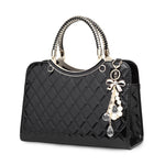 Borsa da donna con motivo a rombi in pelle PU di grande capacità con ornamenti pendenti