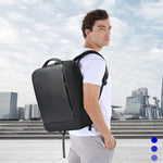 Zaino in pelle bovina con porta USB Type-C per laptop