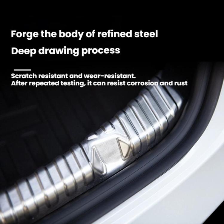 Protezione per la soglia del bagagliaio in acciaio inossidabile Highland per Tesla Model 3 2024+, Carbon Fiber Texture, Black Brushed Finish, Silver