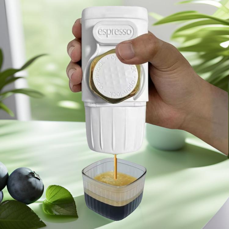 Caffettiera portatile a pressione manuale, ideale per casa e viaggi.