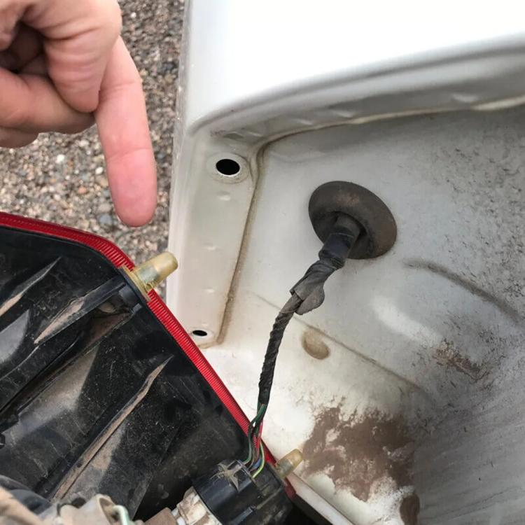 Clip di montaggio per fanale posteriore per Mitsubishi Pajero
