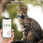 Supporto in silicone impermeabile con fibbia di sicurezza a sgancio rapido e ciondolo a forma di pesce e campanellino per collare per gatti AirTag di seconda generazione / AirTag di prima generazione.