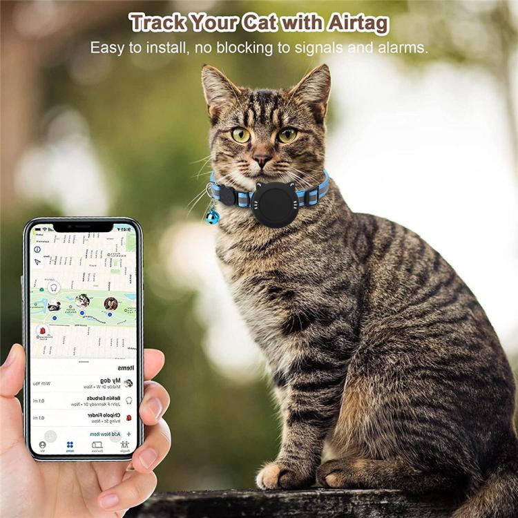 Supporto in silicone impermeabile con fibbia di sicurezza a sgancio rapido e ciondolo a forma di pesce e campanellino per collare per gatti AirTag di seconda generazione / AirTag di prima generazione.