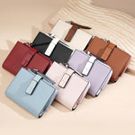 Portafoglio compatto da donna Baellerry N7101 con chiusura a scatto, scomparti multipli per carte e tasca portamonete con cerniera.