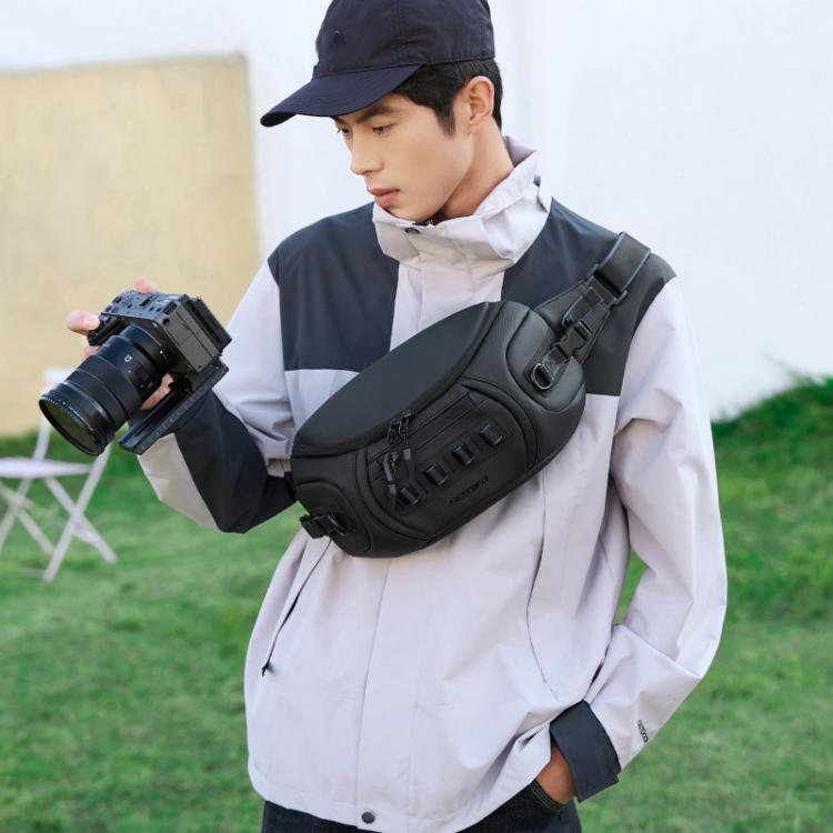 Borsa a tracolla/petto QISEMIAN per fotocamera da uomo con divisori rimovibili, ideale per la città e il pendolarismo.