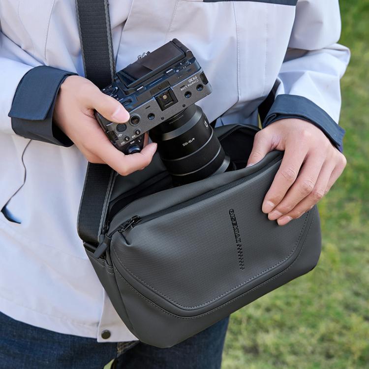 Borsa a tracolla da uomo QISEMIAN All-in-One per fotografia, con inserto rimovibile per fotocamera e supporto per treppiede.
