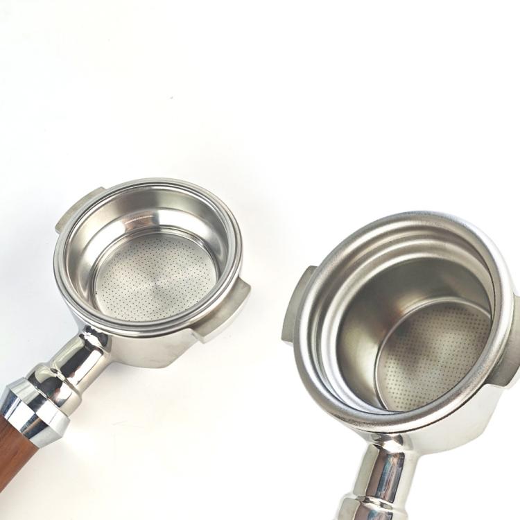 Portafiltro in acciaio inox da 58 mm per macchine da caffè espresso, capacità 4 tazze.