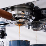 Cestello portafiltro di precisione con fondo sferico in acciaio inox da 58 mm per un'estrazione di caffè espresso ottimale.