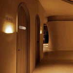 Cartello di stato per porte scorrevoli per camere riservate o libere. Etichetta autoadesiva effetto legno per sale da pranzo private e spa., Sliding Spas Sign