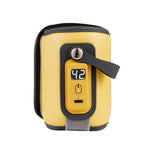 Scaldabiberon portatile con manicotto isolante e display digitale, alimentazione tramite USB-C, 5 impostazioni di temperatura regolabili.