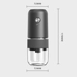Macinacaffè elettrico portatile con macine in ceramica, macinatura regolabile, spegnimento automatico e ricarica tramite USB Type-C.
