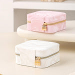 Pochette organizer portatile da viaggio per gioielli con texture in velluto effetto onde d'acqua, ideale per orecchini, collane, anelli e accessori.