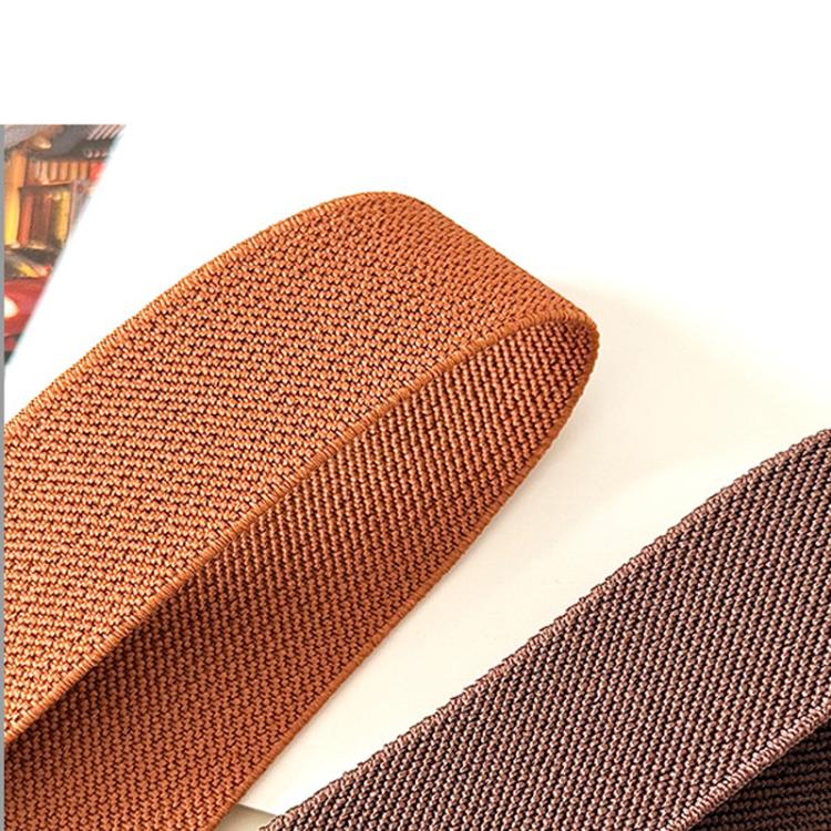 Cintura con fibbia a forma di triangolo per snellire e valorizzare il punto vita