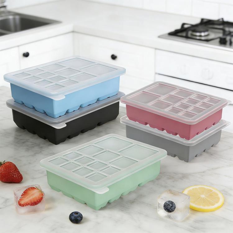 Stampo per cubetti di ghiaccio quadrati a 13 cavità di diverse dimensioni con coperchio, in silicone alimentare per un facile distacco del ghiaccio.