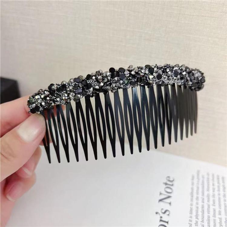 Pettine scorrevole con fermaglio scintillante per frangia e capelli ribelli. Rifinitura lucida per capelli su fronte, lati e nuca.