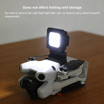 Faro LED ultra luminoso per volo notturno per DJI Mini 4 Pro, orientabile a 180 gradi e con 3 modalità di illuminazione.
