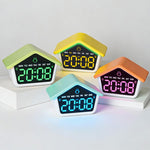 Sveglia digitale Atmosphere Cabin con luce notturna a LED a 8 colori, funzione snooze, ora legale e luminosità regolabile.