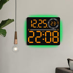 Grande orologio digitale da parete a LED con luce ambientale RGB a colori variabili, doppia sveglia e timer, ideale per palestra, ufficio e arredamento domestico.