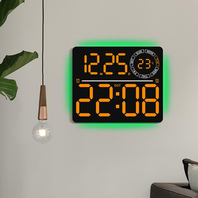 Grande orologio digitale da parete a LED con luce ambientale RGB a colori variabili, doppia sveglia e timer, ideale per palestra, ufficio e arredamento domestico.
