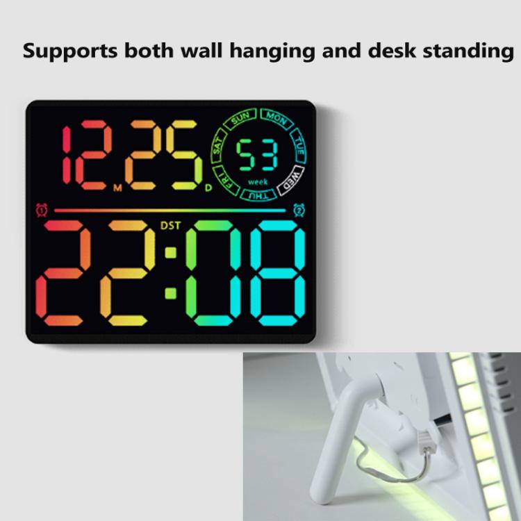 Grande orologio digitale da parete a LED con cifre a colori RGB variabili, doppia sveglia e timer, ideale per palestra, ufficio e arredamento domestico.