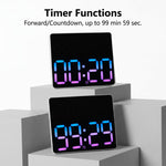 Grande orologio digitale da parete a LED con cifre a colori RGB variabili, doppia sveglia e timer, ideale per palestra, ufficio e arredamento domestico.