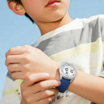 Orologio sportivo digitale per bambini MINGRUI, impermeabile fino a 30 metri, con retroilluminazione a LED, sveglia, cronometro e formato 12/24 ore.