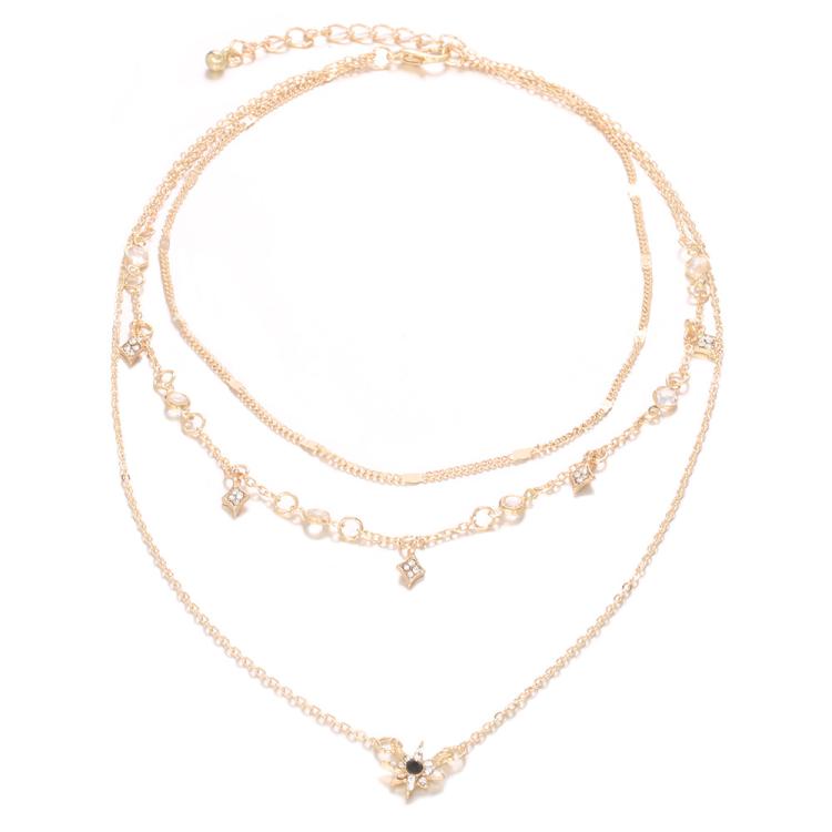 Collana con ciondolo a stella multistrato