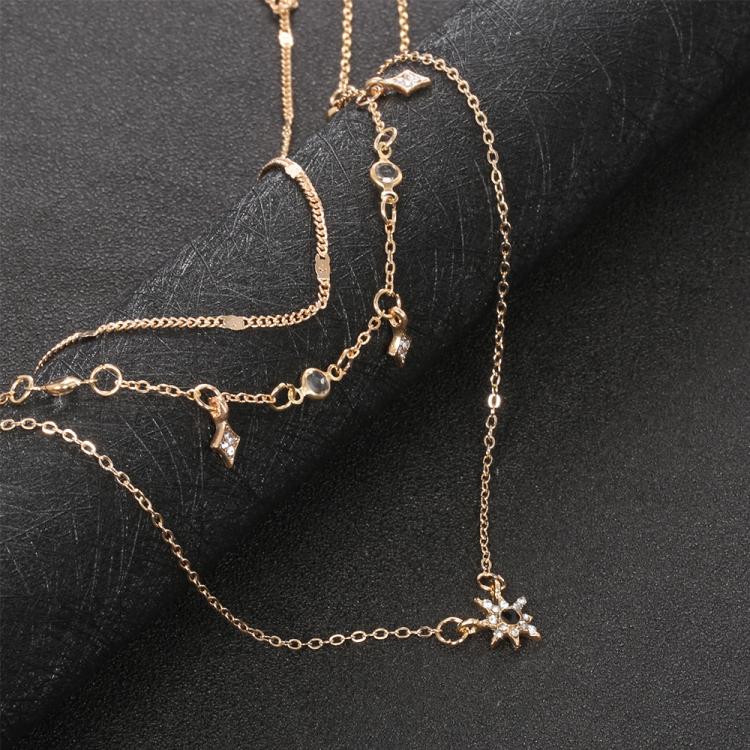 Collana con ciondolo a stella multistrato