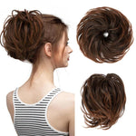 Parrucca con finta acconciatura a chignon e riccioli morbidi