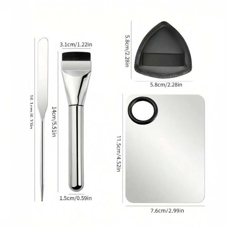 Set 5 in 1 per il trucco: spatola per fondotinta, pennello piatto per fondotinta e piumini per cipria. Strumento per miscelare cosmetici.
