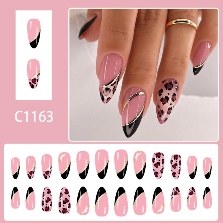 Set da 24 unghie finte lucide color mandorla media, con punta francese, linea dorata e stampa leopardata rosa, copertura completa, da applicare con colla.