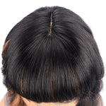 Capelli corti ondulati con frangia laterale, riga naturale, capelli sintetici corti