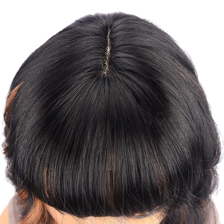 Capelli corti ondulati con frangia laterale, riga naturale, capelli sintetici corti