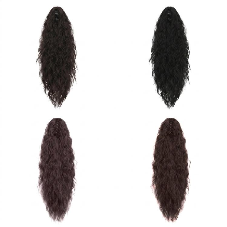 Parrucca lunga, ondulata e vaporosa con coda di cavallo e fermagli per capelli.