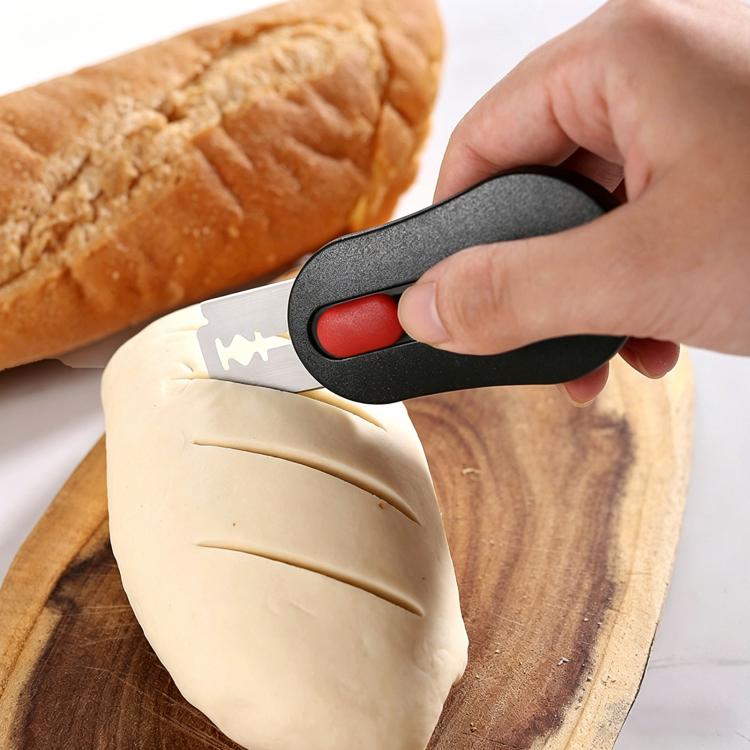 Set LsCook da 6 pezzi: calamita da frigorifero, coltello per incidere il pane.